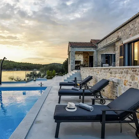 Proversa Villa *