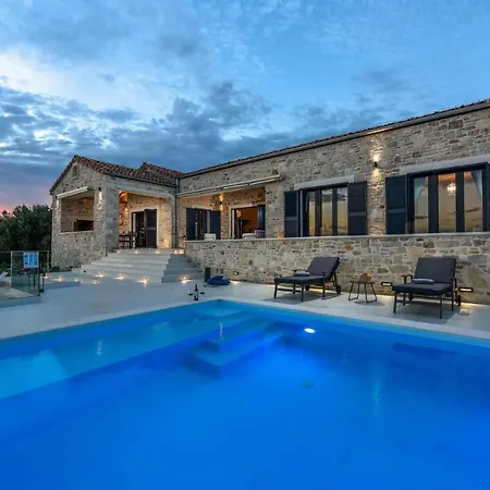 Villa Proversa *